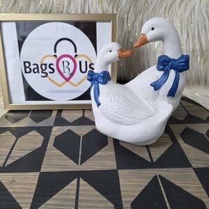 VINTAGE RIBBON GOOSE WINTER GEESE COTTAGE CORE CERAMIC MUSIC BOX LIKE NEW